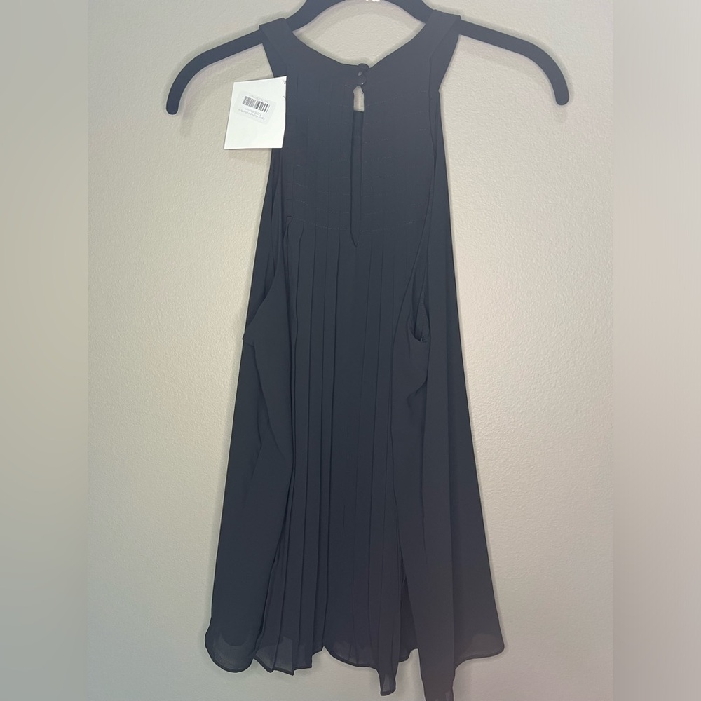 *NWT* Doe & Rae Pleated Halter Tank - Picture 4 of 8